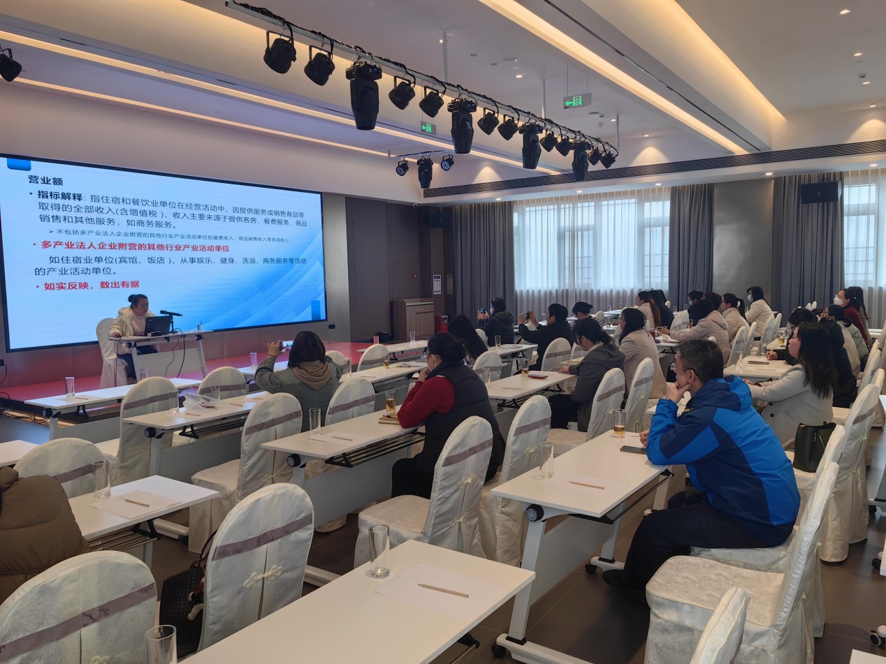 工作動態20250219-梅縣區統計局召開梅縣區貿易業、服務業統計業務培訓會.docx_3